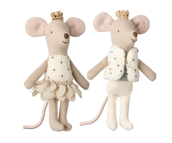 Royal twin mice, Little sister and brother in matchbox