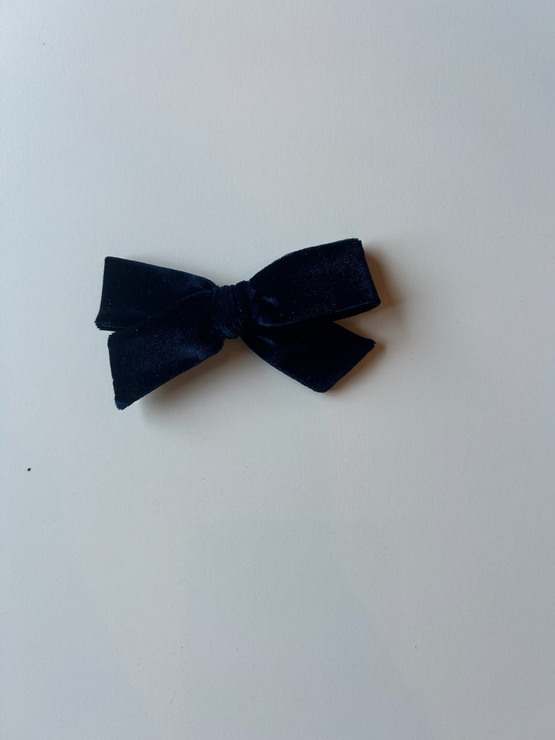 Velvet Bow | Medium Schoolgirl