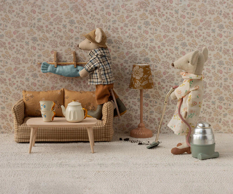 Couch Mouse | Mable