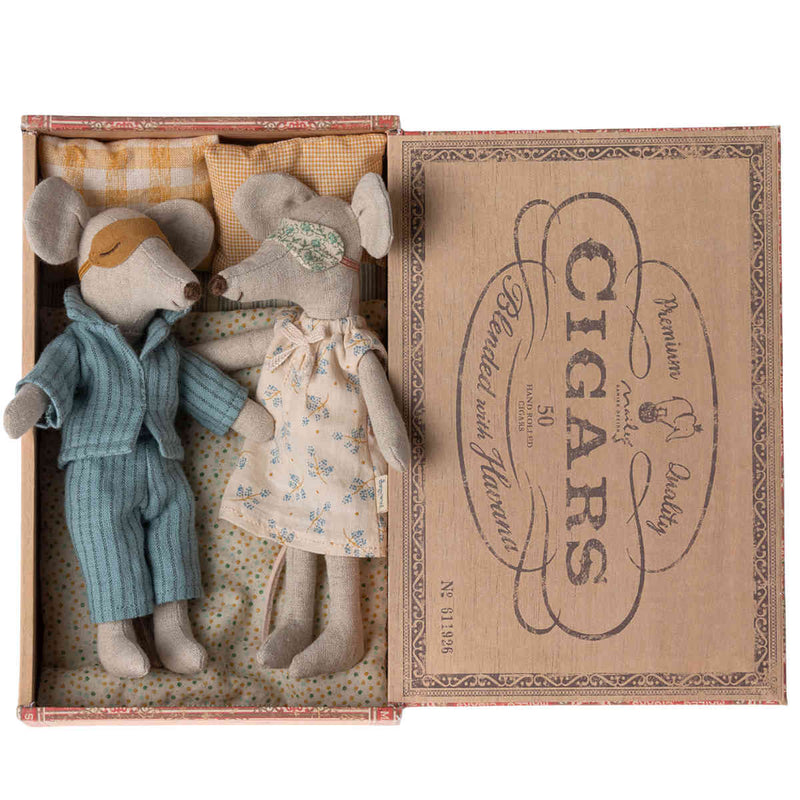 Mum & Dad Mice In Cigarbox