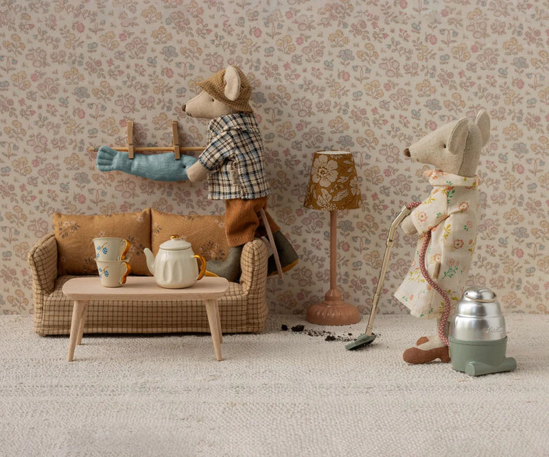 Coffee Table, Mouse | Nature