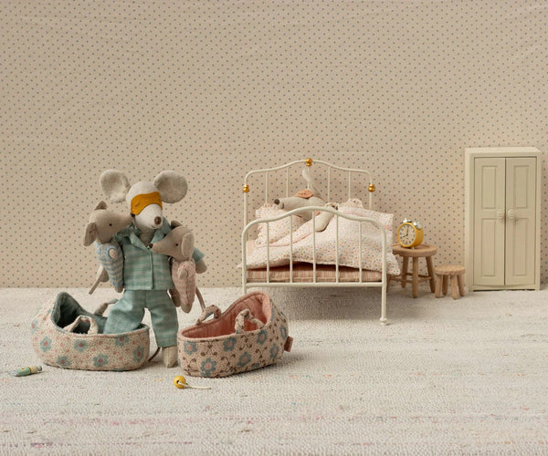 Baby Mouse in Carry Cot | Blue