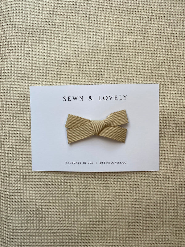 Saddle Ribbed Bow