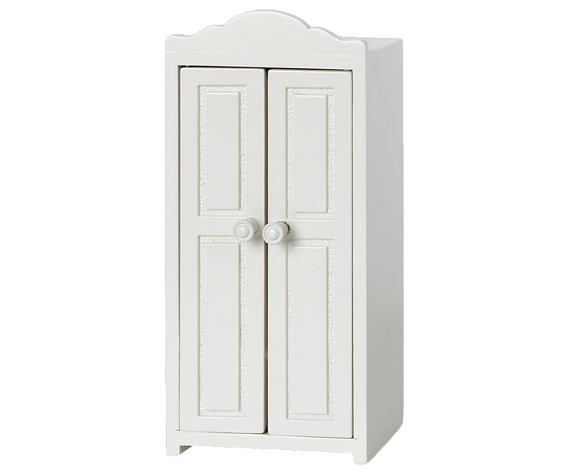 Wooden Closet, Mouse