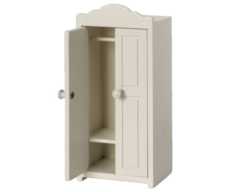 Wooden Closet, Mouse