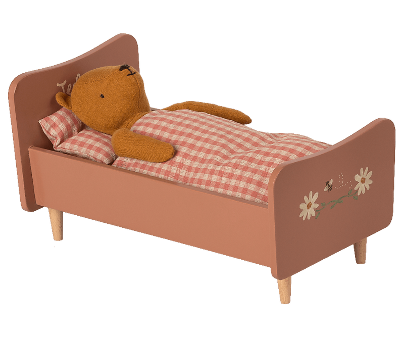 Wooden Bed, Teddy Mom
